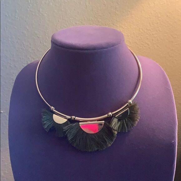 Green fringe necklace and earring set - Picture 1 of 7